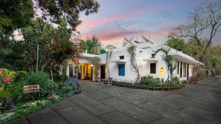 Exterior View, kalkaji 2 Bedroom 100 Sq.Yd. Builder Floor In Kalkaji Delhi 9249344