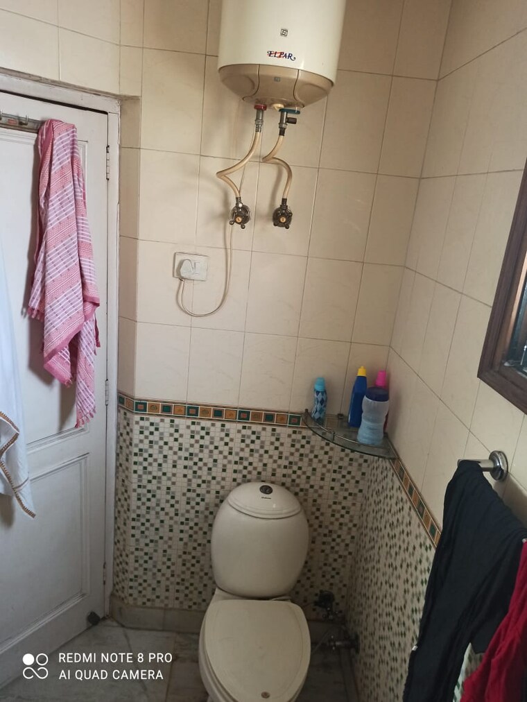 Bathroom, kalkaji 2 Bedroom 100 Sq.Yd. Builder Floor In Kalkaji Delhi 9249344