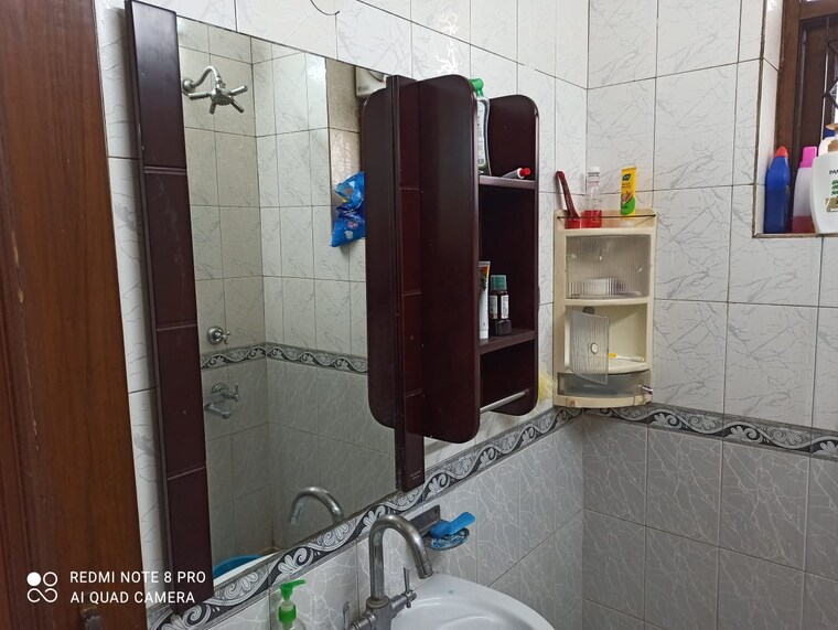 Bathroom, kalkaji 2 Bedroom 100 Sq.Yd. Builder Floor In Kalkaji Delhi 9249344