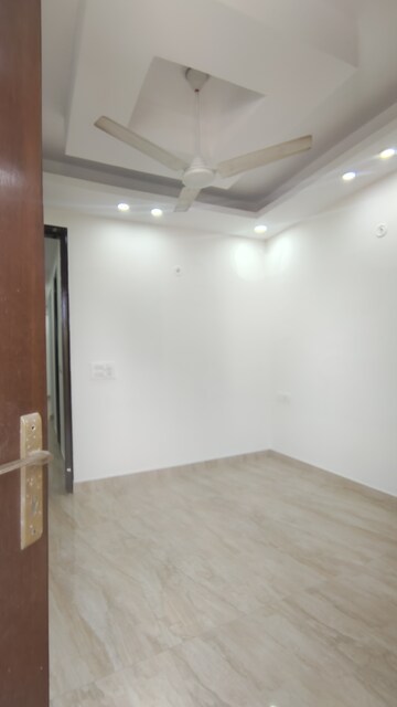 Room in 2 BHK Builder Floor at Palm Residency Chhatarpur, Chattarpur – for Rent