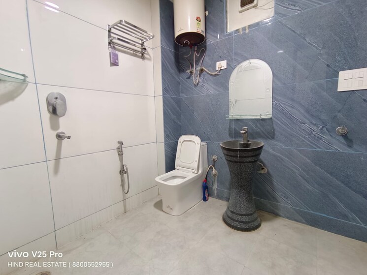 Bathroom, vasant kunj 3 Bedroom 1350 Sq.Ft. Builder Floor In Vasant Kunj Delhi 9249376