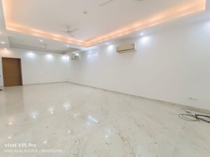 Room in 3 BHK Builder Floor at Vasant Kunj – for Rent