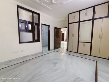 Room in 3 BHK Builder Floor at Vasant Kunj – for Rent