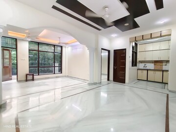 Room in 3 BHK Builder Floor at Vasant Kunj – for Rent
