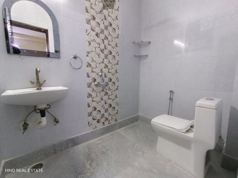 Bathroom, vasant kunj 3 Bedroom 1350 Sq.Ft. Builder Floor In Vasant Kunj Delhi 9249376
