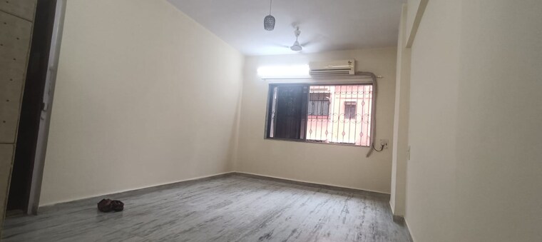 Room, dadar west 1 Bedroom 575 Sq.Ft. Apartment In Dadar West Mumbai 9249374