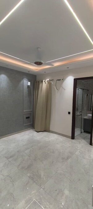 Building Lobby in 4 BHK Builder Floor at Ansal API Esencia, Sector 67 – for Sale