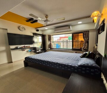 Bedroom in 2 BHK Apartment at Matunga East – for Sale