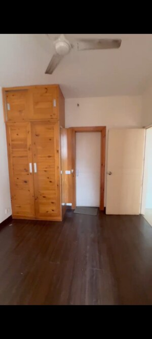 Room in 2.5 BHK Apartment at Mahagun Mywoods, Sector 16c Greater Noida – for Sale