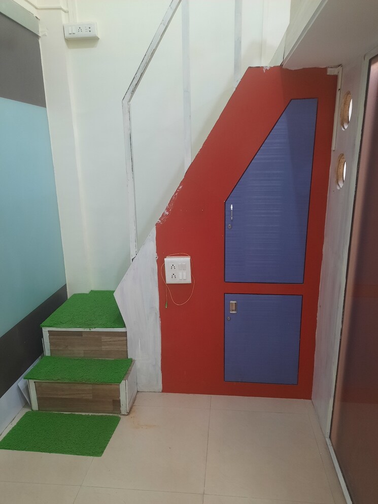 Team Area, malad west Commercial Office Space 325 Sq.Ft. In Malad West Mumbai 9249464