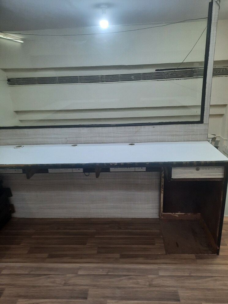 Team Area, malad west Commercial Office Space 325 Sq.Ft. In Malad West Mumbai 9249464