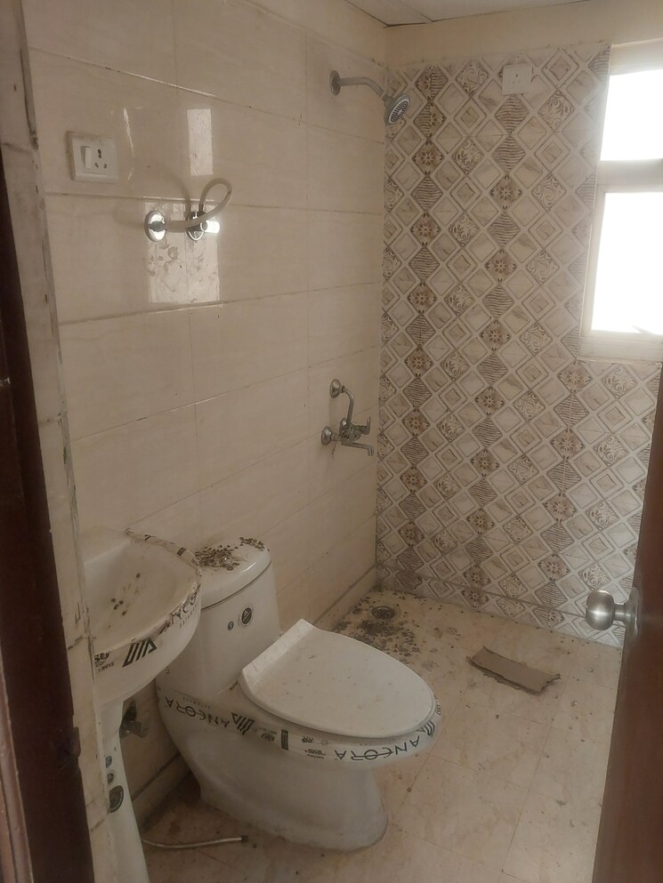 Bathroom, mehak-jeevan 1 Bedroom 637 Sq.Ft. Apartment In Raj Nagar Extension Ghaziabad 9249449