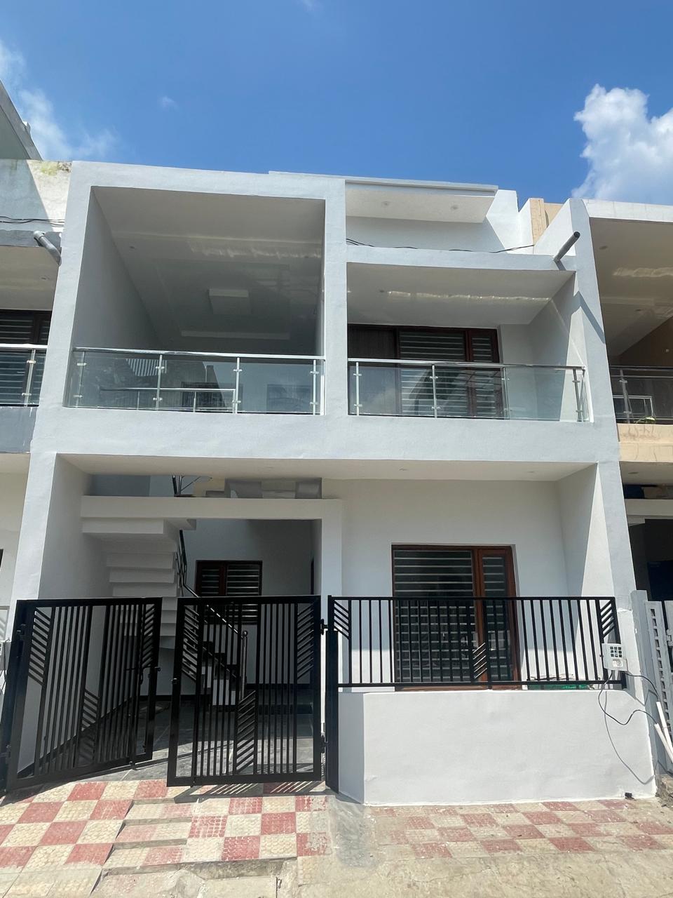 3 BHK + Pooja Room,Study Room,Extra Room Villa For Sale in Sunny Enclave