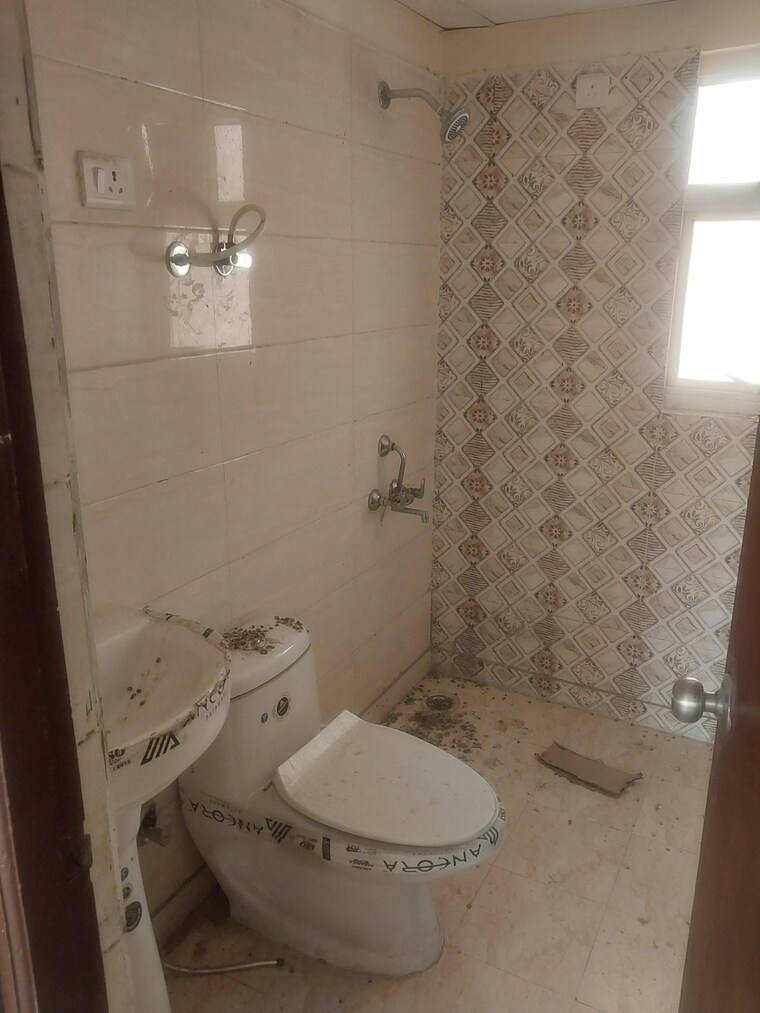 Bathroom, mr-heritage 2 Bedroom 960 Sq.Ft. Apartment In Raj Nagar Extension Ghaziabad 9249459
