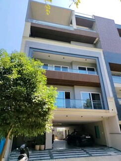 4 BHK + Pooja Room,Servant Room Builder Floor For Sale in BPTP Astaire Gardens