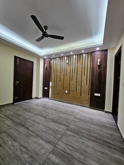 4 BHK + Pooja Room,Servant Room,Study Room Builder Floor For Sale in Unitech South City II