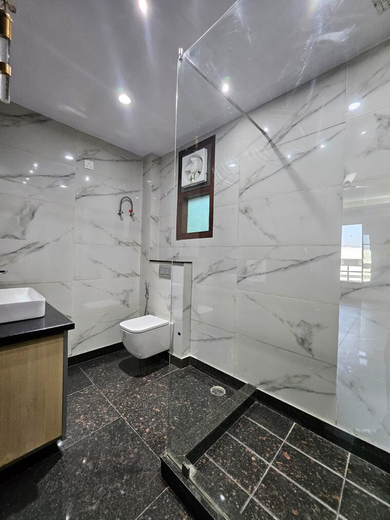 Bathroom, unitech-south-city-ii 4 Bedroom 3240 Sq.Ft. Builder Floor In Sector 50 Gurgaon 9249511