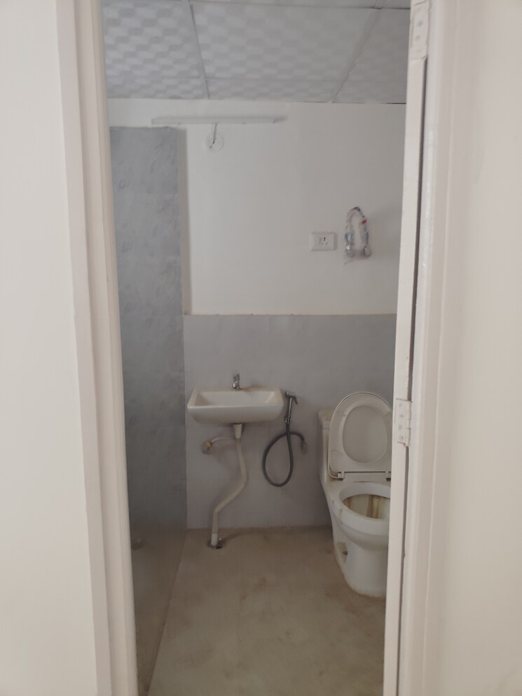 Bathroom, suncity-avenue-76 2 Bedroom 635 Sq.Ft. Apartment In Sector 76 Gurgaon 9249526