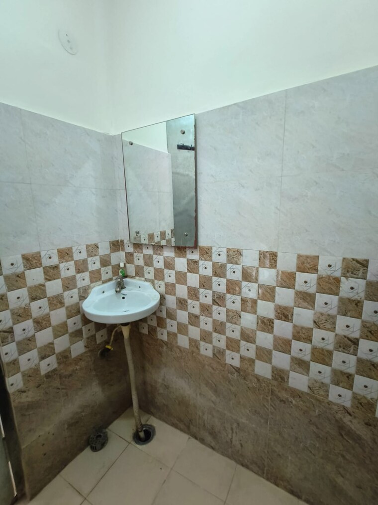 Bathroom, saket 1 Bedroom 450 Sq.Ft. Builder Floor In Saket Delhi 9249532