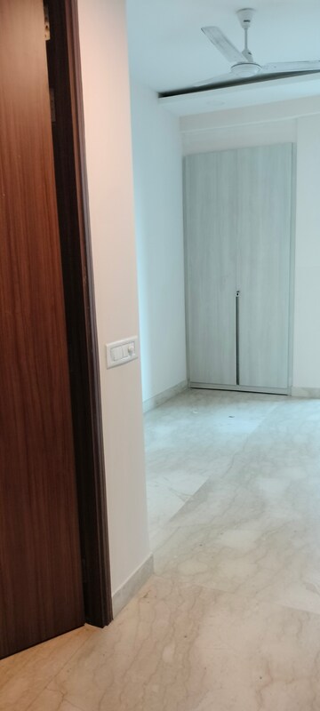 Room in 3 BHK Apartment at Apex Athena, Sector 75 – for Rent
