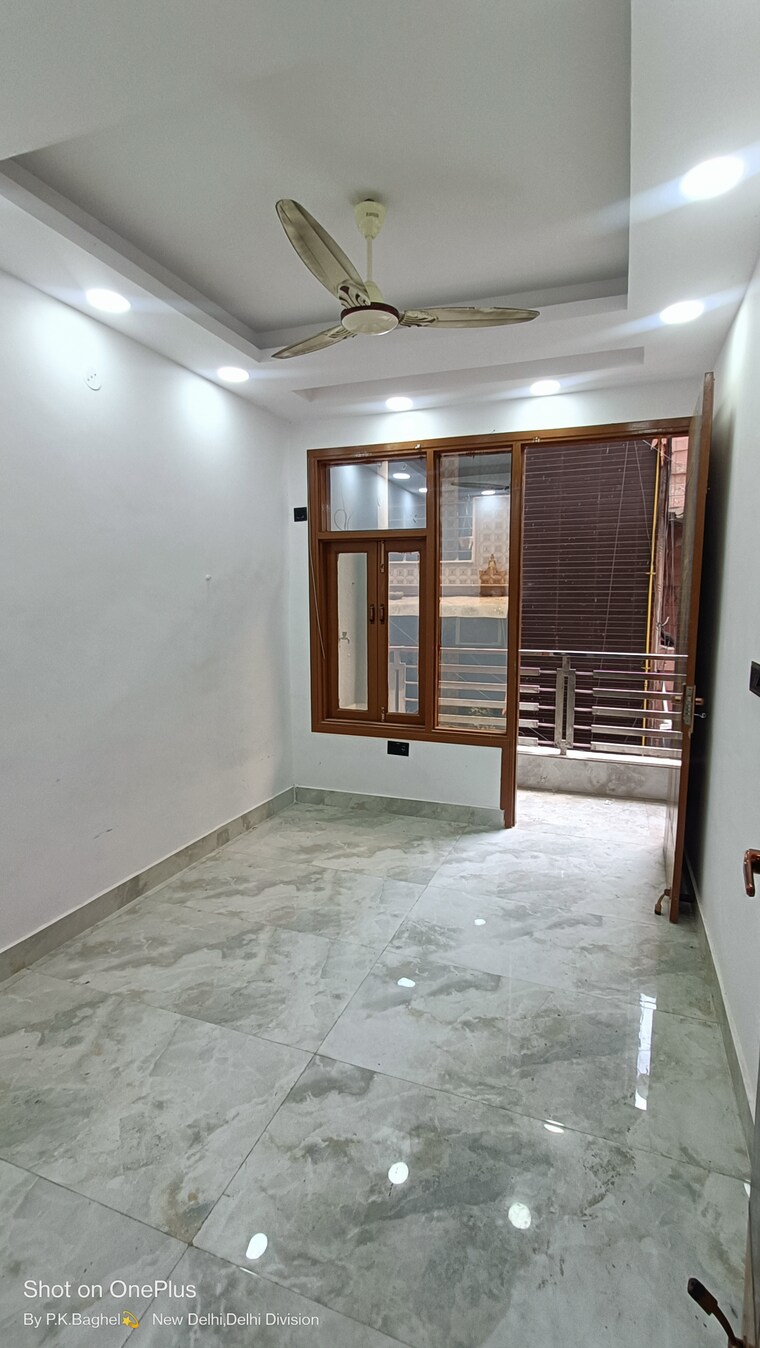 Room, govindpuri 3 Bedroom 950 Sq.Ft. Builder Floor In Govindpuri Delhi 9249550