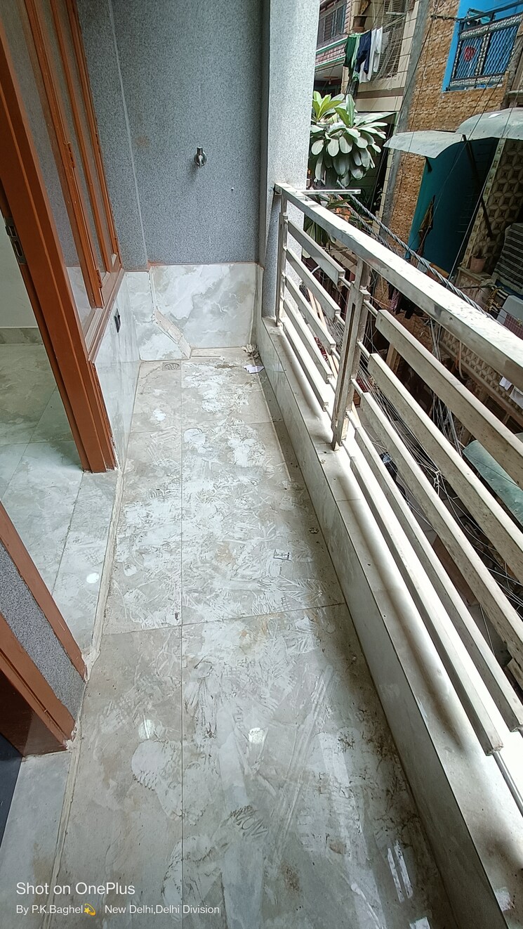 Balcony, govindpuri 3 Bedroom 950 Sq.Ft. Builder Floor In Govindpuri Delhi 9249550
