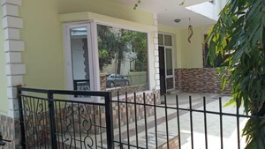 Balcony in 3 BHK Builder Floor at Uppal Southend, Sector 49 – for Rent