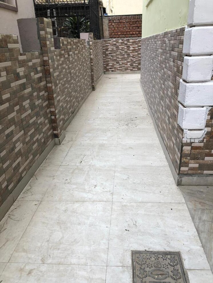 Balcony, uppal-southend 3 Bedroom 3000 Sq.Yd. Builder Floor In Sector 49 Gurgaon 9249542