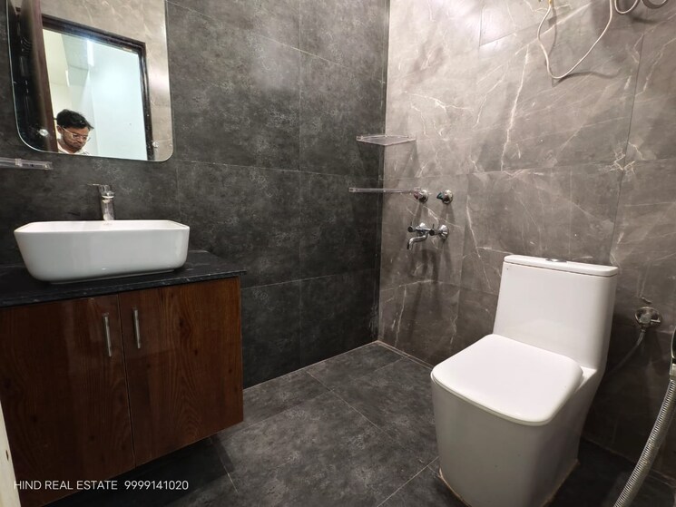 Bathroom, vasant kunj 1 RK 400 Sq.Ft. Builder Floor In Vasant Kunj Delhi 9249591