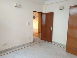 Room in 3 BHK Builder Floor at Uppal Southend, Sector 49 – for Rent