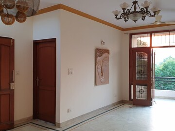 Room in 3 BHK Builder Floor at Uppal Southend, Sector 49 – for Rent