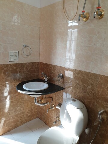 Bathroom in 3 BHK Builder Floor at Uppal Southend, Sector 49 – for Rent