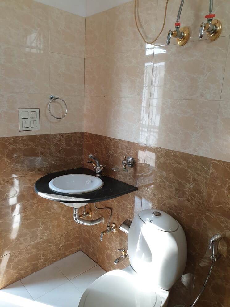 Bathroom, uppal-southend 3 Bedroom 311 Sq.Yd. Builder Floor In Sector 49 Gurgaon 9249584