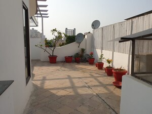 Parking in 3 BHK Builder Floor at Uppal Southend, Sector 49 – for Rent