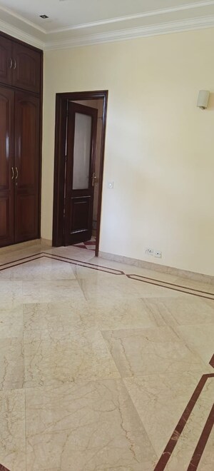 Room in 3 BHK Builder Floor at Anand Niketan – for Rent