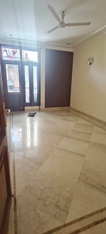 Room in 3 BHK Builder Floor at Anand Niketan – for Rent