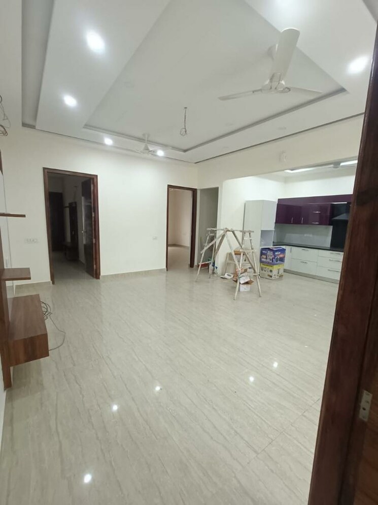Room, sector 79 6+ Bedroom 250 Sq.Yd. Independent House In Sector 79 Mohali 9249681