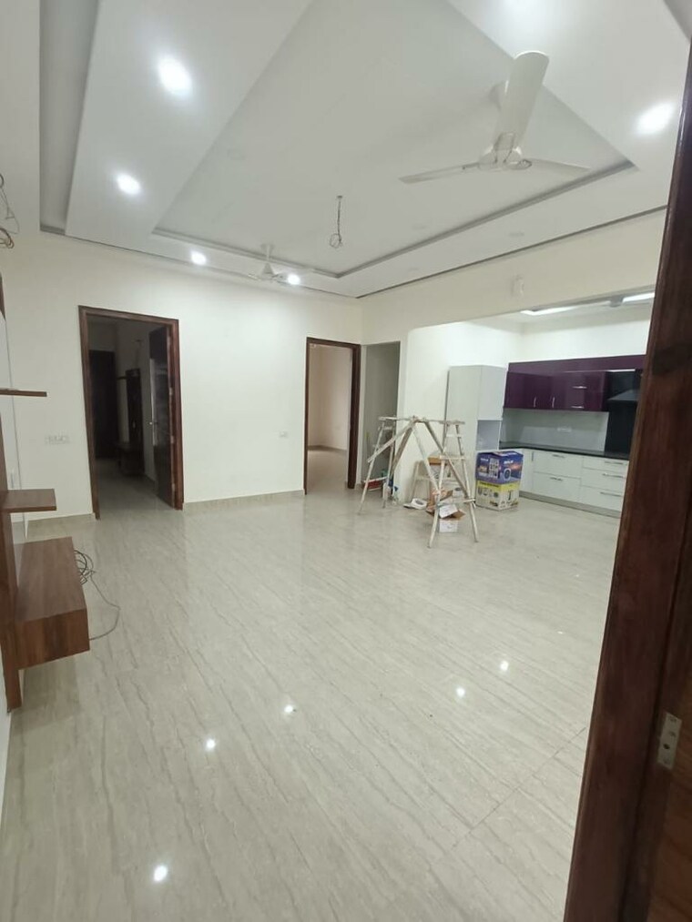 Room, sector 79 6+ Bedroom 250 Sq.Yd. Independent House In Sector 79 Mohali 9249681