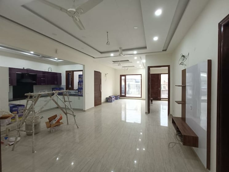  Parking, sector 79 6+ Bedroom 250 Sq.Yd. Independent House In Sector 79 Mohali 9249681