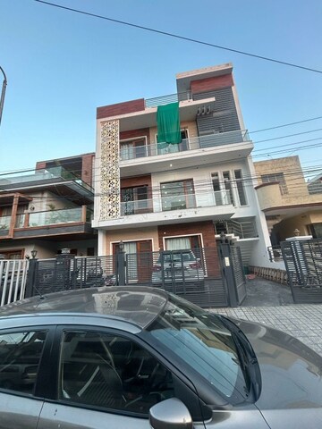 6+ BHK Independent House For Sale in Sector 79