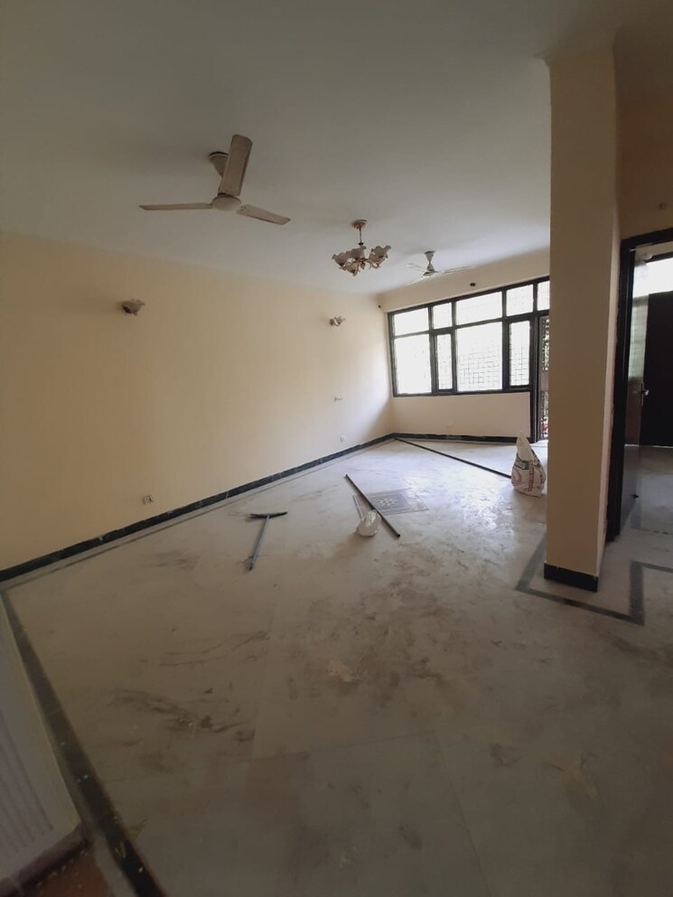 Room, uppal-southend 3 Bedroom 310 Sq.Yd. Builder Floor In Sector 49 Gurgaon 9249664
