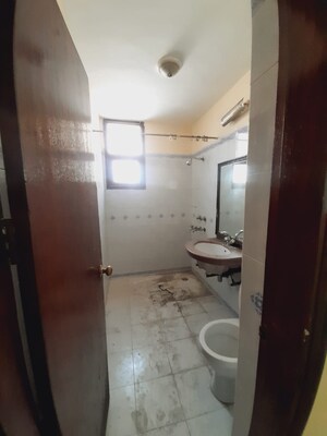 Bathroom in 3 BHK Builder Floor at Uppal Southend, Sector 49 – for Rent