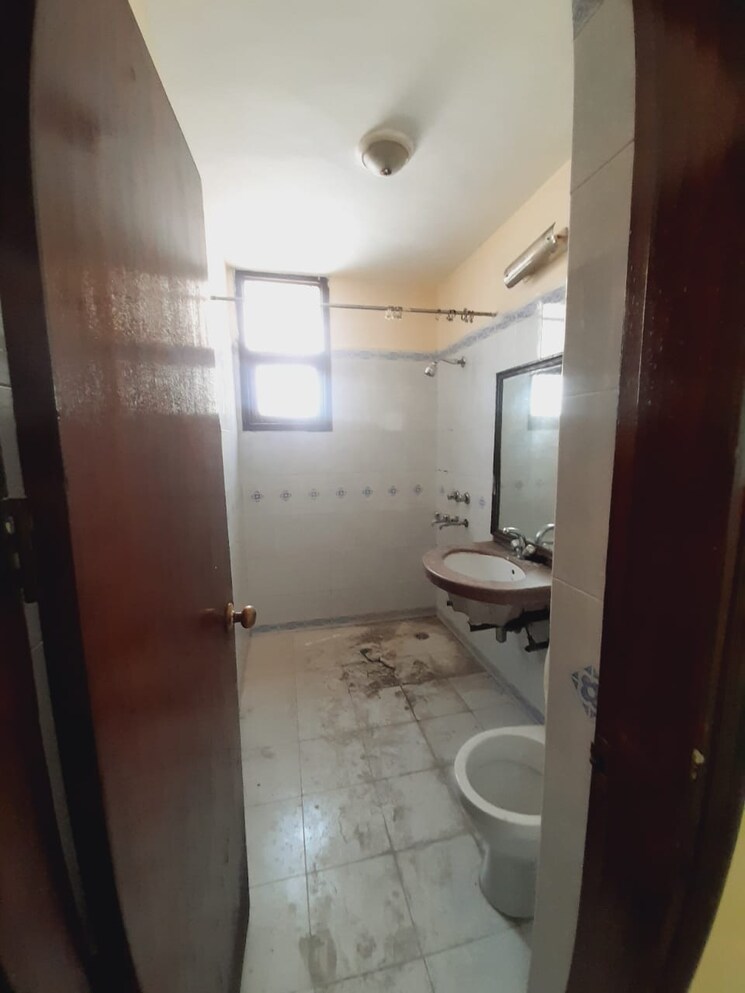 Bathroom, uppal-southend 3 Bedroom 310 Sq.Yd. Builder Floor In Sector 49 Gurgaon 9249664