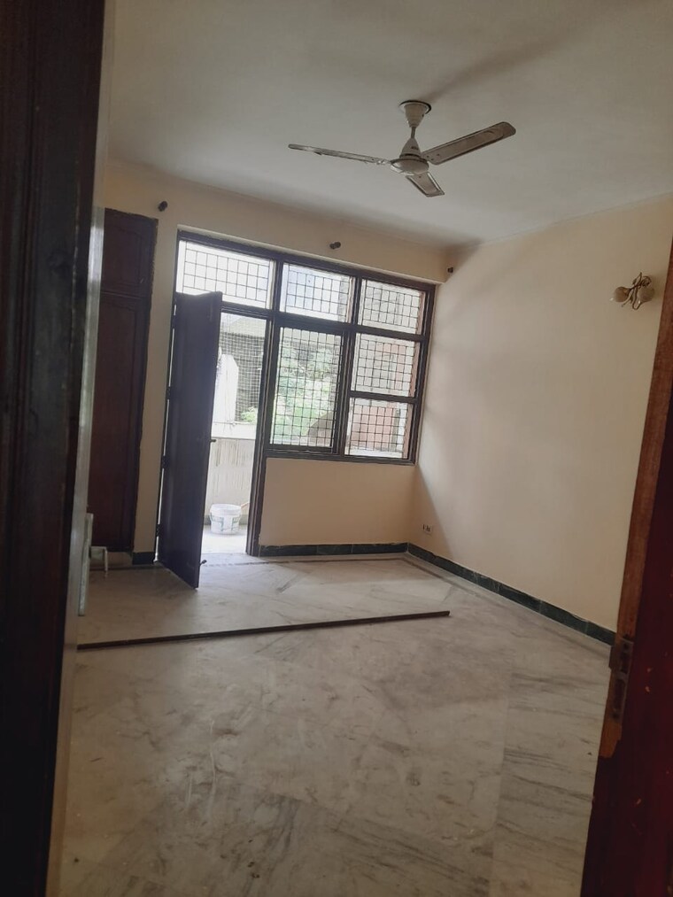 Room, uppal-southend 3 Bedroom 310 Sq.Yd. Builder Floor In Sector 49 Gurgaon 9249664