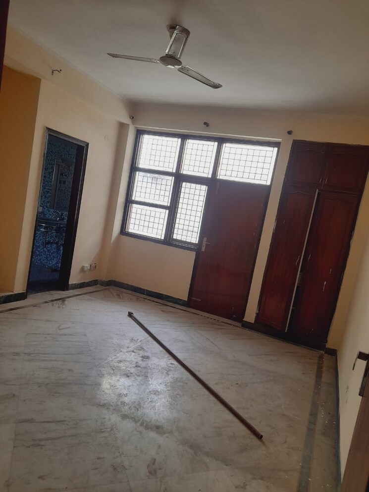 Room, uppal-southend 3 Bedroom 310 Sq.Yd. Builder Floor In Sector 49 Gurgaon 9249664