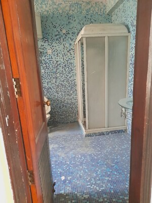 Building Lobby in 3 BHK Builder Floor at Uppal Southend, Sector 49 – for Rent