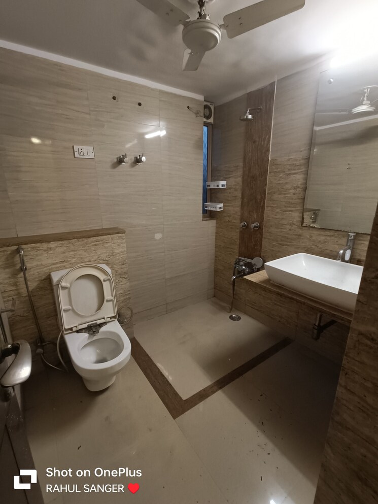 Bathroom, shivalik colony 3 Bedroom 2700 Sq.Ft. Builder Floor In Shivalik Colony Delhi 9249717