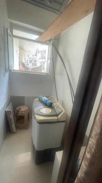 Furnished Amenities in 1 BHK Builder Floor at Pir Machalla – for Rent