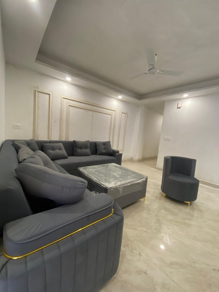 Living Room, freedom fighters enclave 1 Bedroom 50 Sq.Yd. Apartment In Freedom Fighters Enclave Delhi 9249764