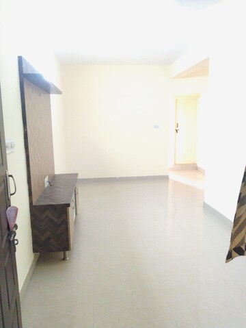 Room in 2 BHK Apartment at Hosa Road – for Rent